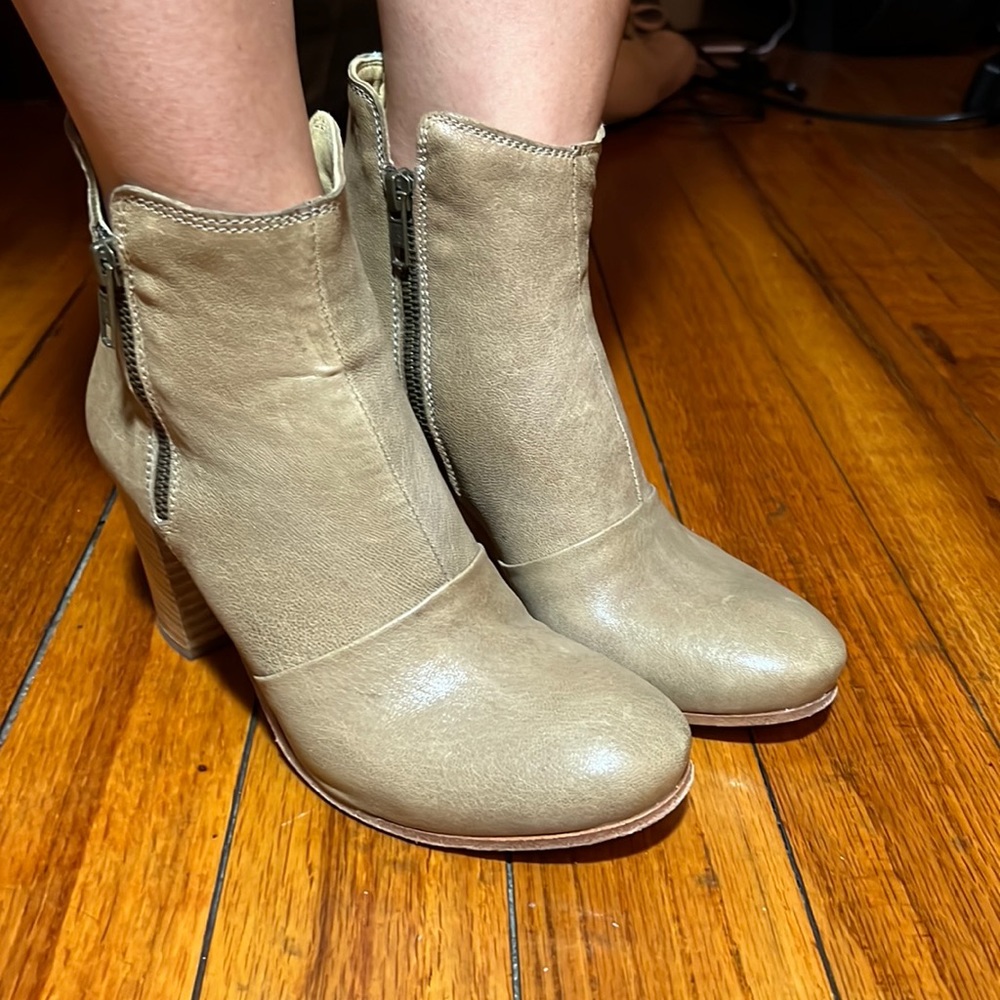 All leather Steven ankle booties